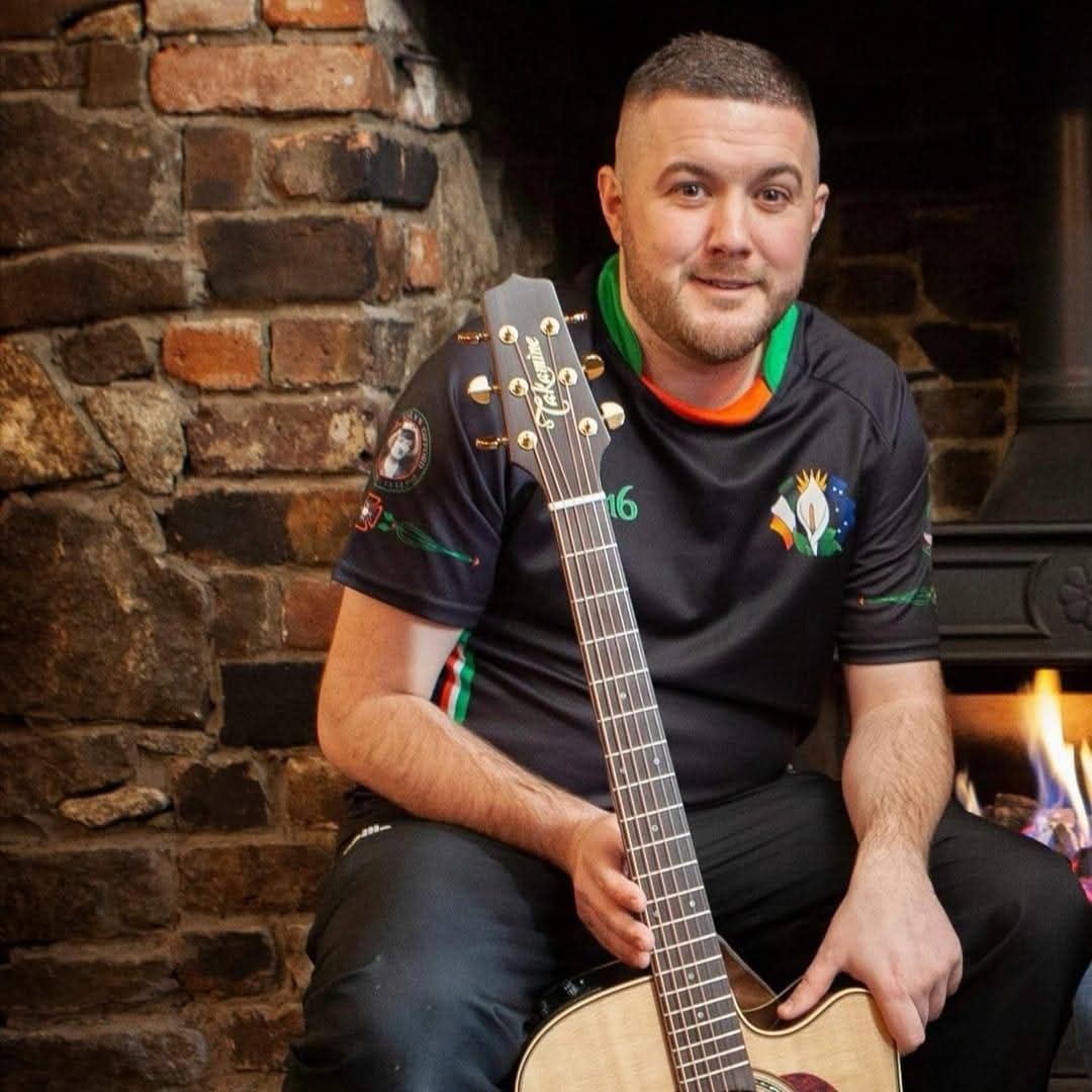 Liam McDonald performing